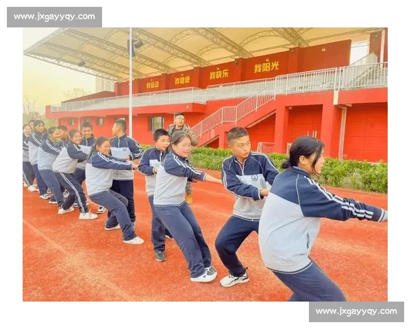 团结一心力量无穷我们班在操场上奋力拼搏的那场难忘拔河比赛回忆
